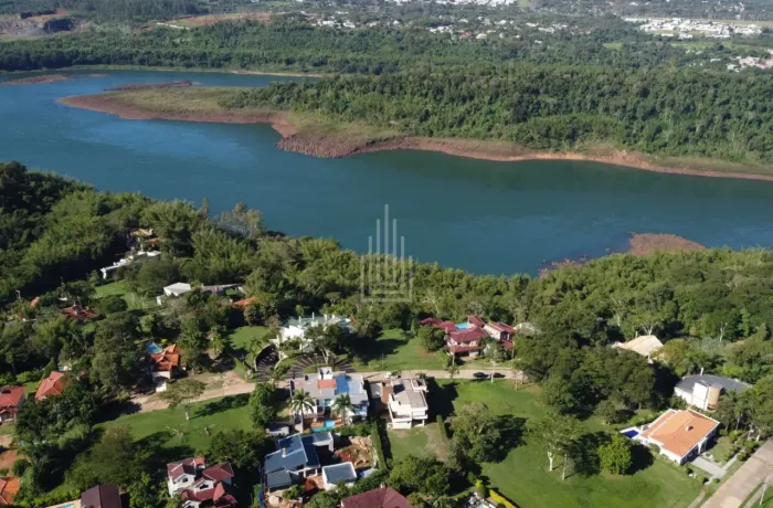 Terreno à venda no condomínio Paraná Country Clube em Hernandárias no Paraguai.