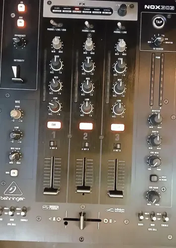 Mixer DJ Beringher NOX 303 