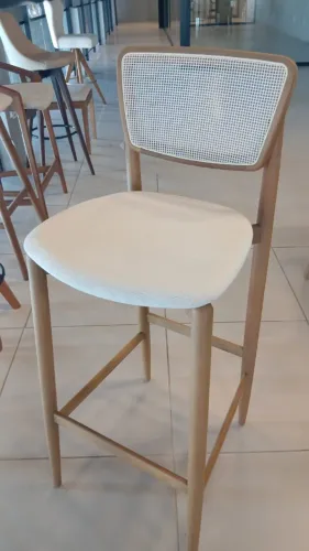 VENDO BANQUETA 80CM EM TECIDO E MADEIRA COM ENCOSTO DE TELA PEÇA ÚNICA!