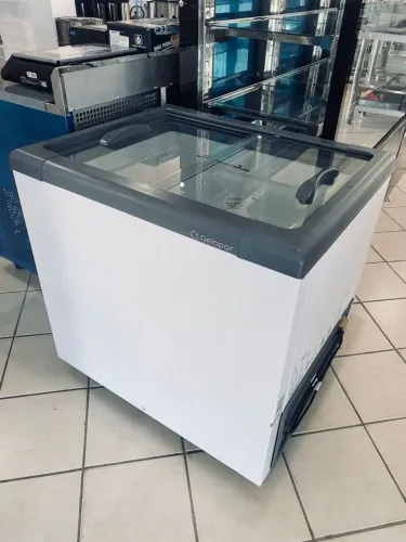 NZ. Freezer horizontal 200 litros tampa de vidro Gelopar 