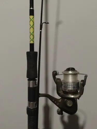 VARA DE PESCA PARA VOCÊ PESCAR UM GRANDE PEIXE<br><br>