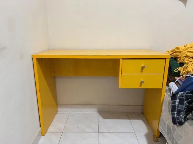 Vende-se escrivaninha.