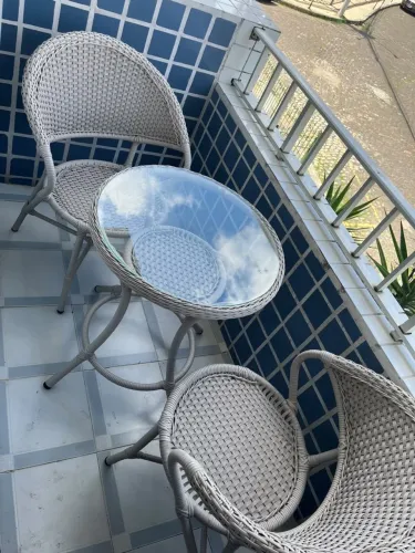 Mesa com duas cadeiras