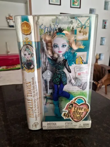Ever After High - Faybelle Thorn - lacrada