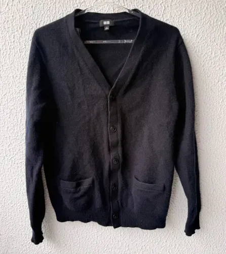 Cardigan UNIQLO  Premium Lambswool, Tamanho M (blusa preta)