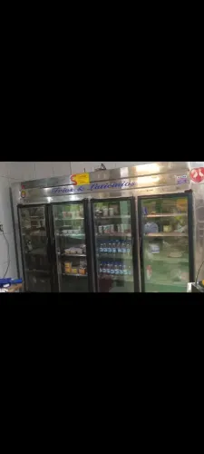 Vendo expositor 4 portas 