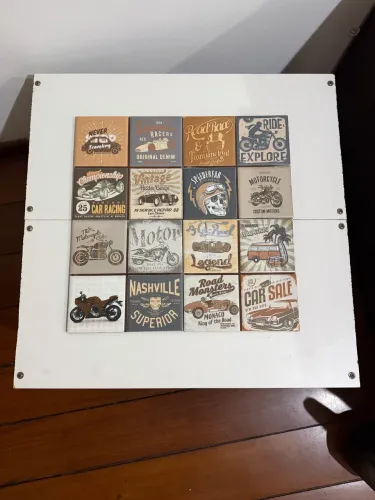 Mesa de Centro com Rodízios e Tampo Decorativo