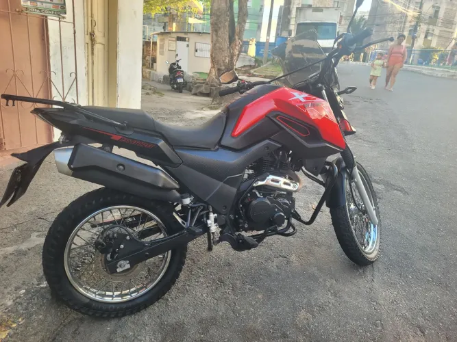 Vendo moto super conservada, ano 2025