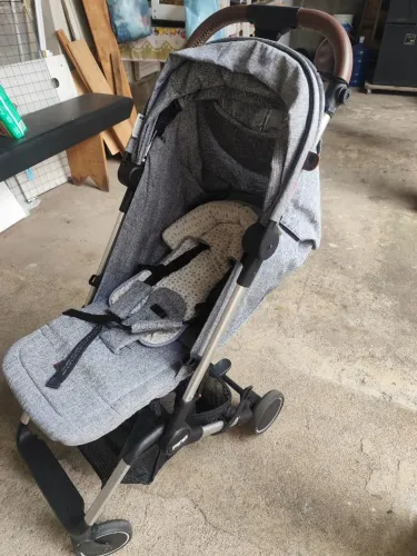 Carrinho de bebê, passeio.