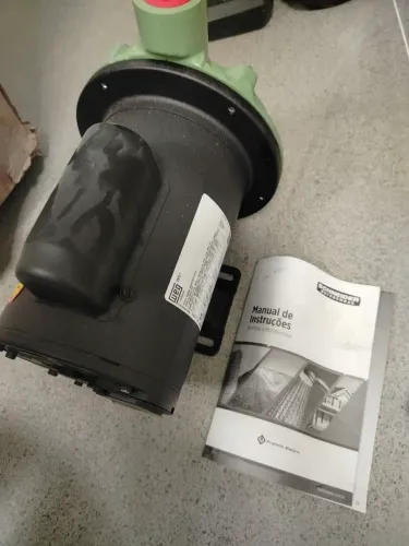 Vendo bomba nova nunca usada