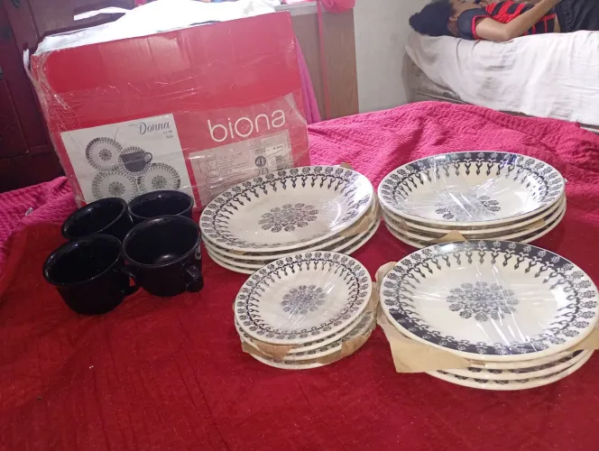 Vendo jogo de louças (20peças)