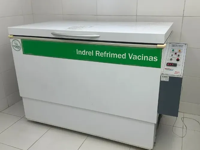 Câmara para Conservação de Vacinas Indrel Refrimed RVH 137-D2