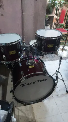  Bateria Turbo tambores tons,surdo,pedal bubo, caixa ,chimbal ,s