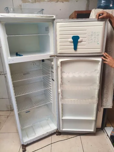 Vendo geladeira usada