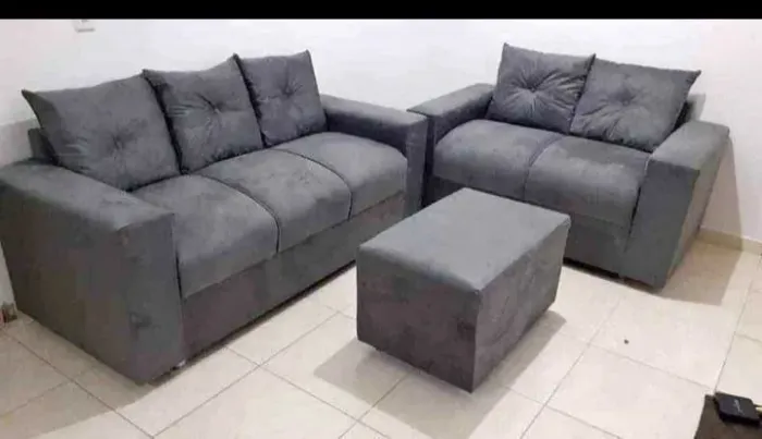 Conjunto de sofá com puff/ Frete grátis ( ver anúncio)