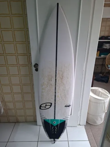 Prancha de Surf seminova 5'11" epoxy Sérgio Filho