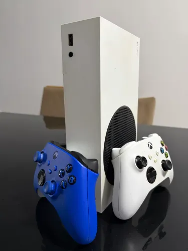 Xbox Séries S - 2 controles