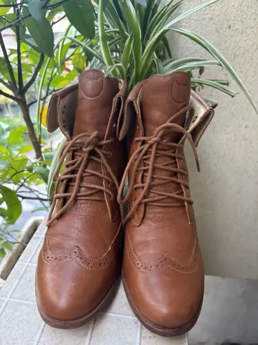 Bota de couro legitimo estilo vitoriana cor caramel tamanho 39