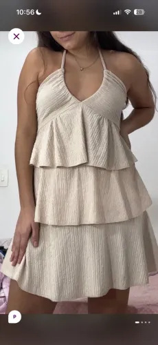 Vestido Off White Babados