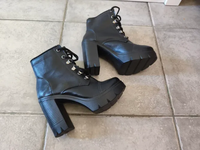 Bota de salto feminina 35