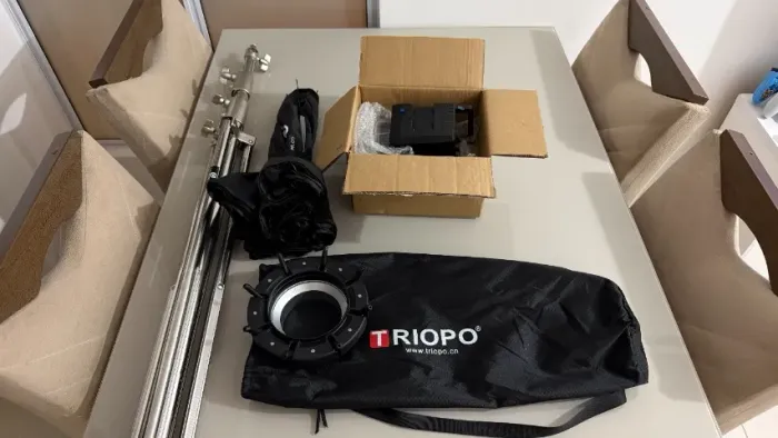 Softbox Triopo 65cm + Tripé 280cm INOX + Sokani x100 bicolor