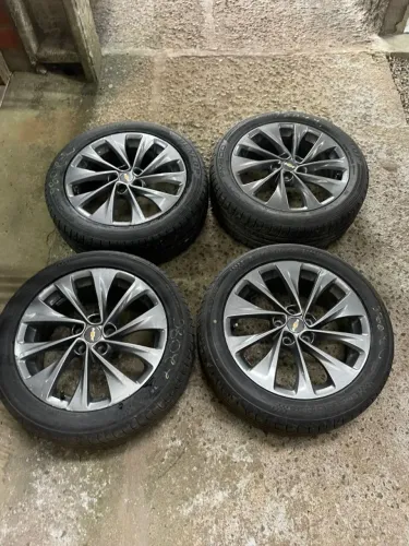 Jogo de Rodas Cruze 2018 com Pneu
