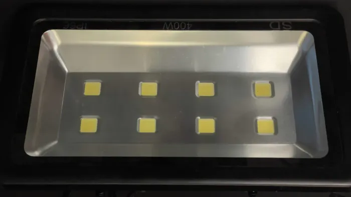 Led 400W para Áreas Externas (Quadras, Chácaras?)