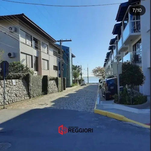 TRIPLEX 2 DORM EM CABEÇUDAS 50M DA PRAIA