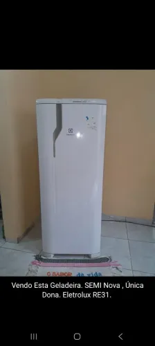 Eletrolux RM31 280 litros Semi Nova. Degelo Normal
