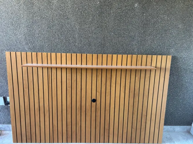 Painel ripado para TV