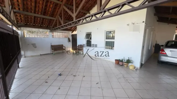 Casa - Parque Industrial - 3 Dormitórios - 207m².