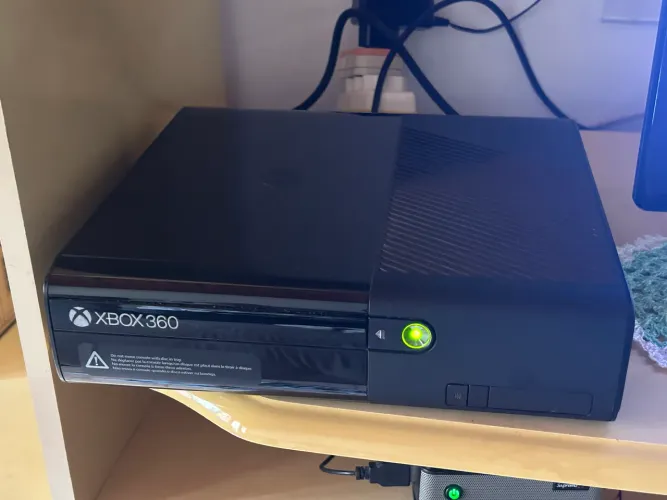 Xbox 360 + 2 Controles + Jogos