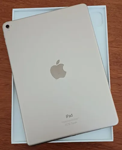 VENDO: iPad Pro 9.7" A1673 - 256 GB - Prateado - Ótimo Estado