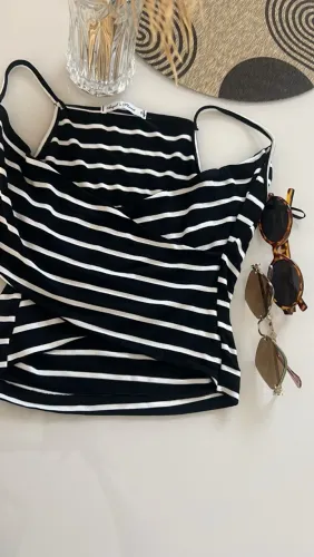 Blusa curta TAM P. Apenas 20$ ?