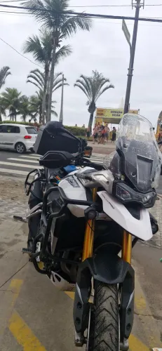 Moto de leilão porém muito nova