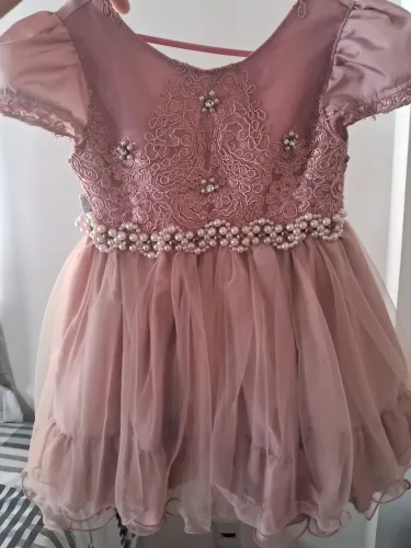 Vendo um vestido usado apenas uma vez no batizado tamanho 1/2 anos