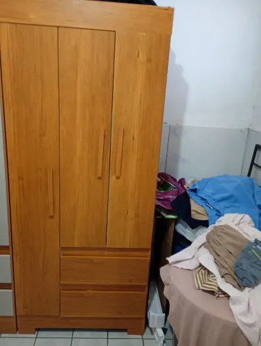 200 cada o guarda-roupa 200 cada balcão de cozinha 150 cadeira de balanço 100