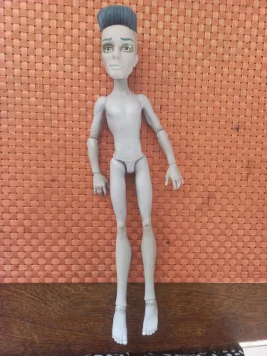 Boneco somos monsterhigh