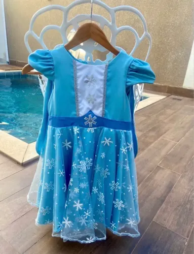 Vestido Frozen Elsa com capa 5 a 7 anos