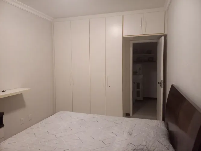 Aluga-se um quarto na Barra para estudantes Universitárias.