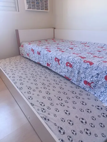 Cama solteiro coma auxiliar