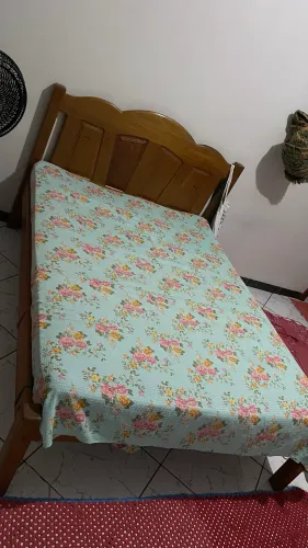 Cama de madeira