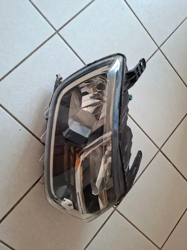 Farol Lado Direto da Duster Intense modelo 2021