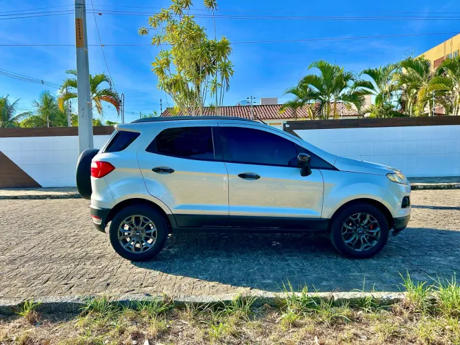 Ford Ecosport Freestyle 1.6 16V Flex 5P 2014