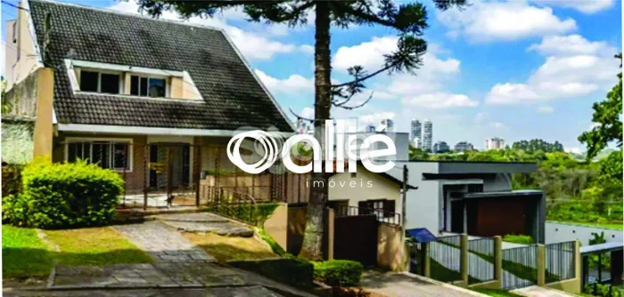 Casa clássica com 567m² | 4 suítes | Vista para o Parque Barigui | Bigorrilho - Curitiba