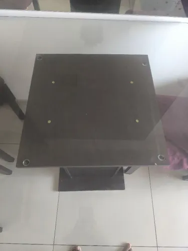 Mesa 4 lugares base imbuia tampo de vidro