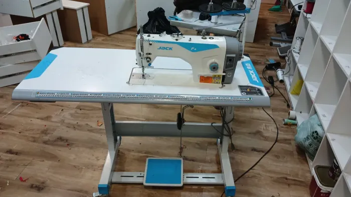Máquina reta jack