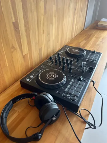 DDJ 400 c/ caixa original + fone sennheiser hd25
