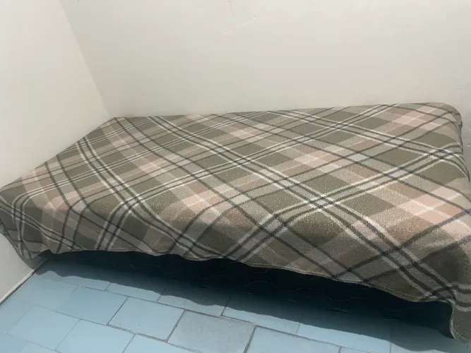 Cama de solteiro seminova