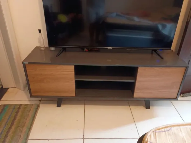 Rack para TV Estilo Retrô - Cinza com Portas Amadeiradas